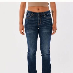 Hollister mid rise boot cut jeans size 11R worn once.
